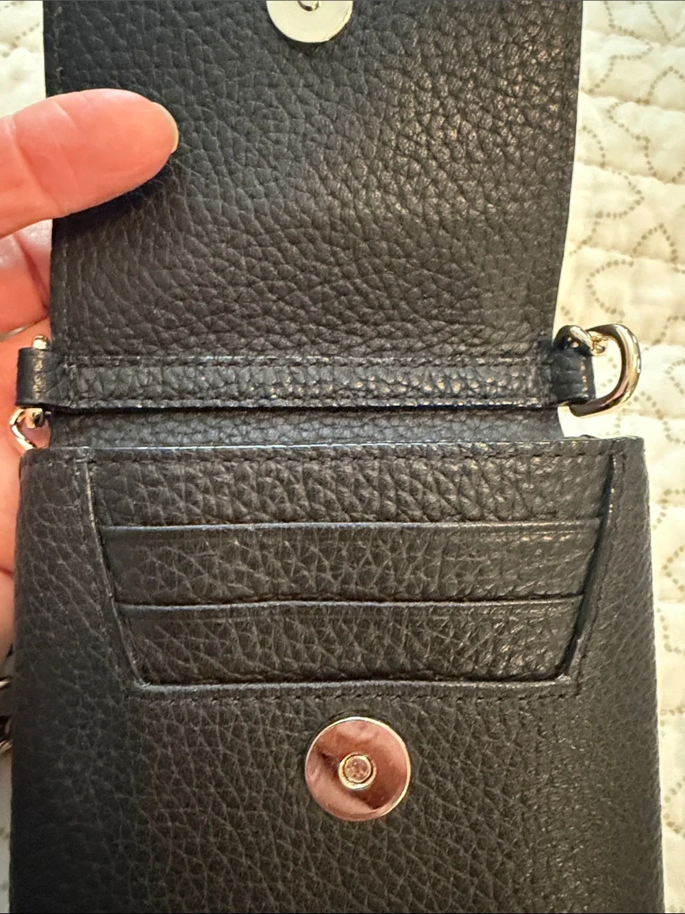 kate spade Black Pebbled Leather Crossbody Phone Pouch with Gold Chain EUC